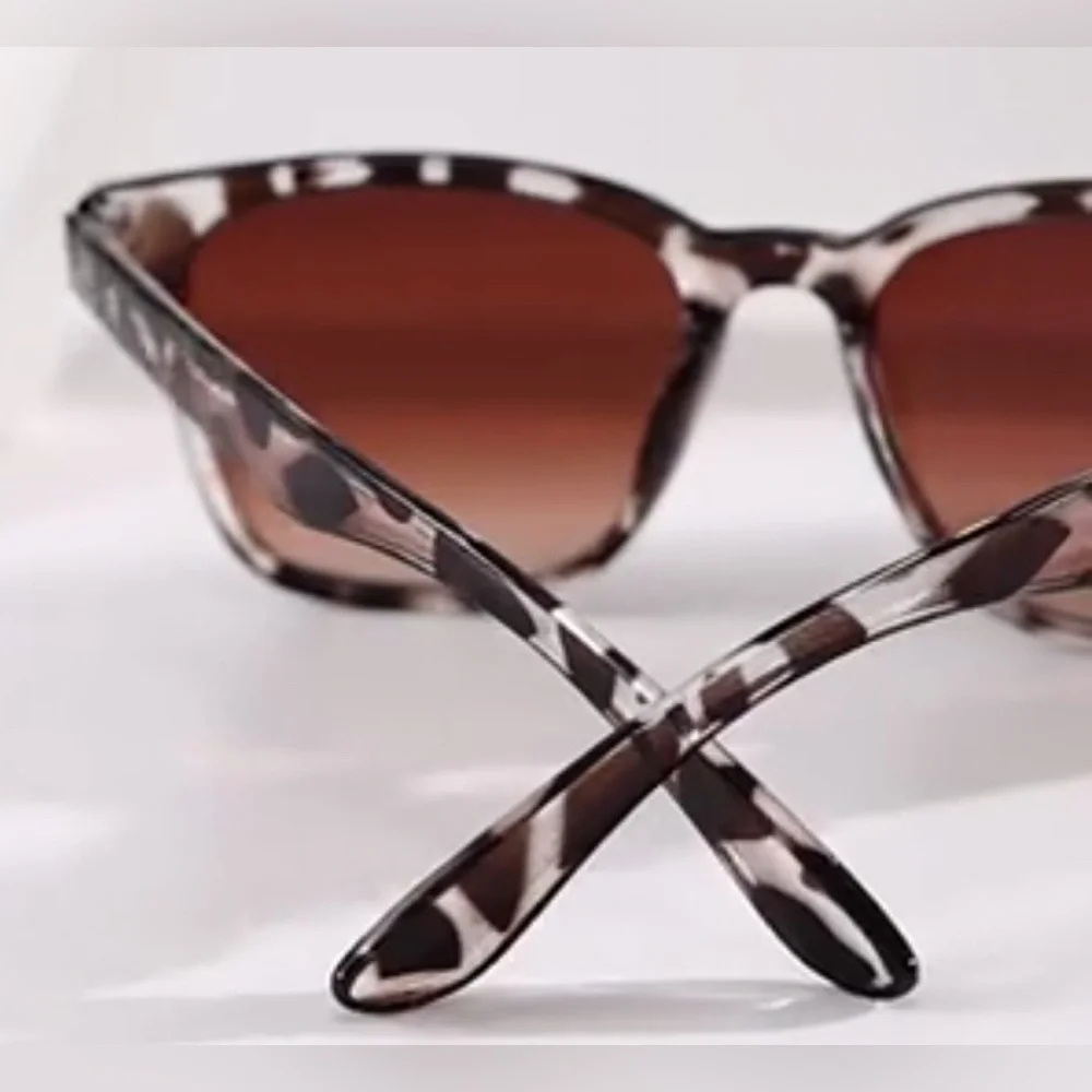 NWT Vintage Square Leopard Print Framed Sunglasses, Lightweight Durable